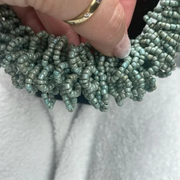 Elegant turquoise green blue Beaded Necklace nwot - Picture 5 of 5